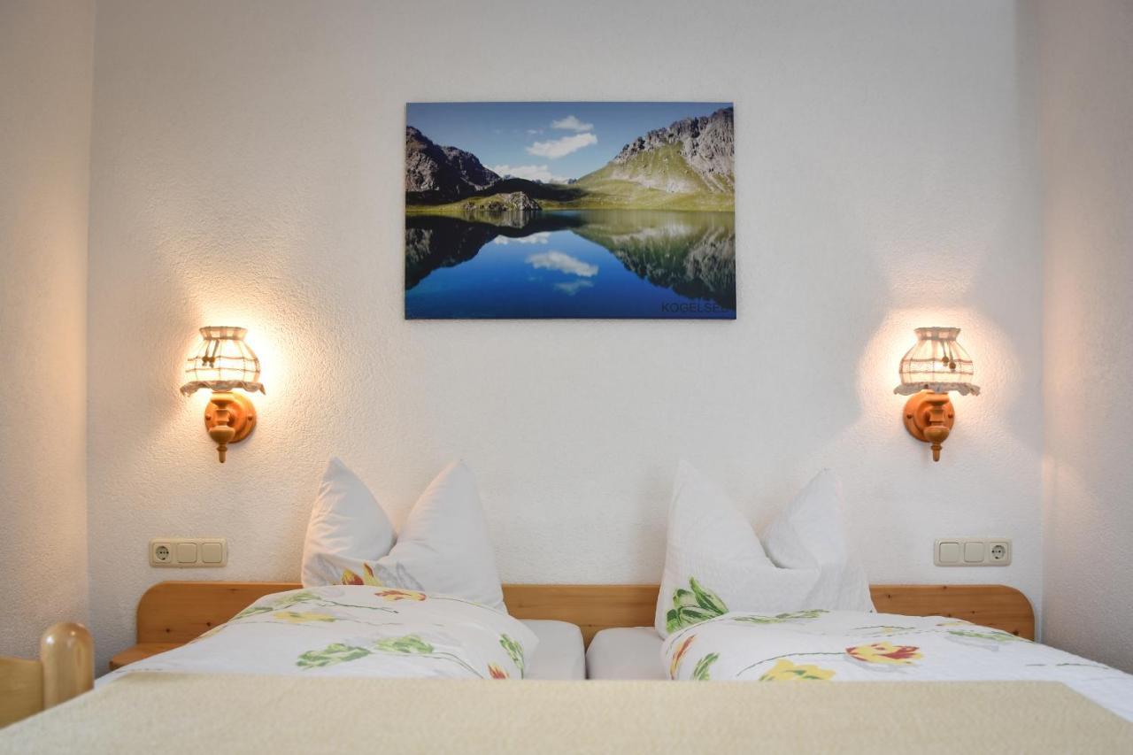 Gasthaus Alpenrose Gramais Exterior foto